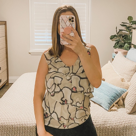 Ann Taylor Loft Cream Gray Pink Sleeveless V-neck Ruffle Tank Top Extra Small XS - Picture 1 of 6